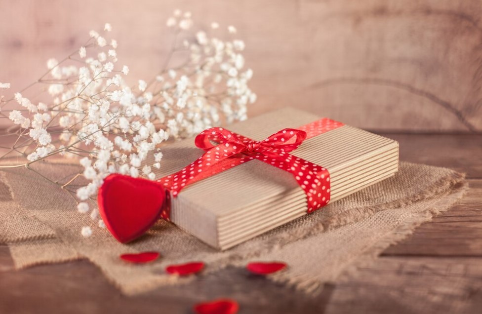 Kado Valentine untuk Istri: Pilihan Terbaik untuk Menunjukkan Cinta